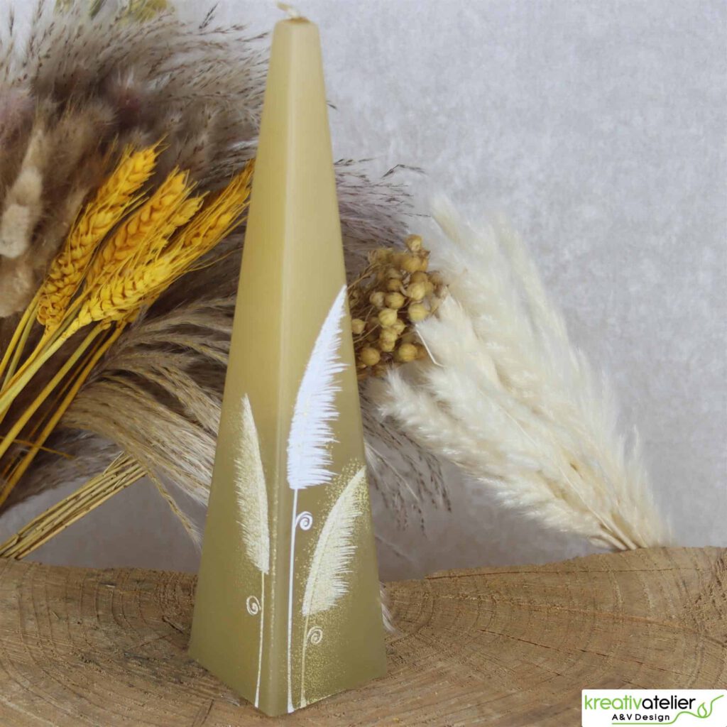 DKB1231P Olivgoldene Formkerze AuraHarmony Kerze in Pyramidenform Geometrisch Modern 06