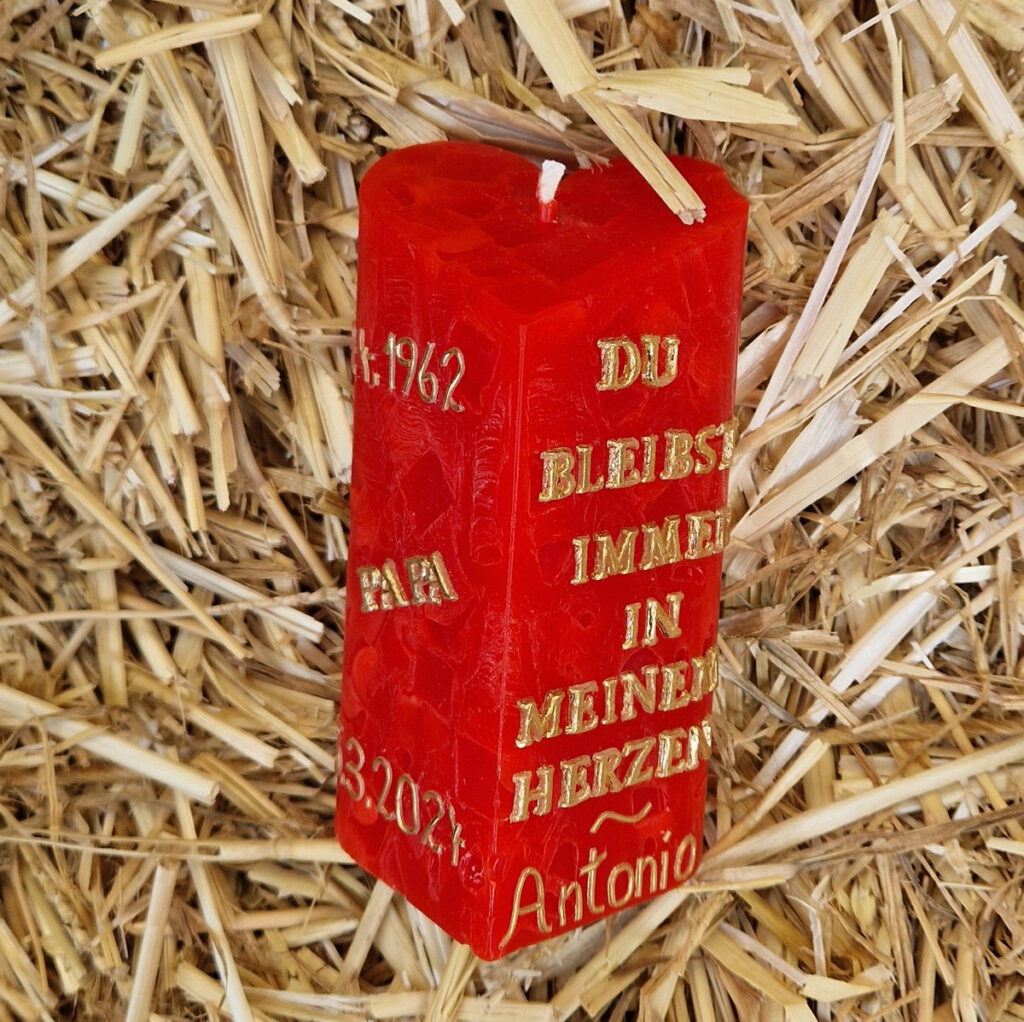 Personalisierte Kerzen als kleines Geschenk mit Echtwachsbuchstaben 026
