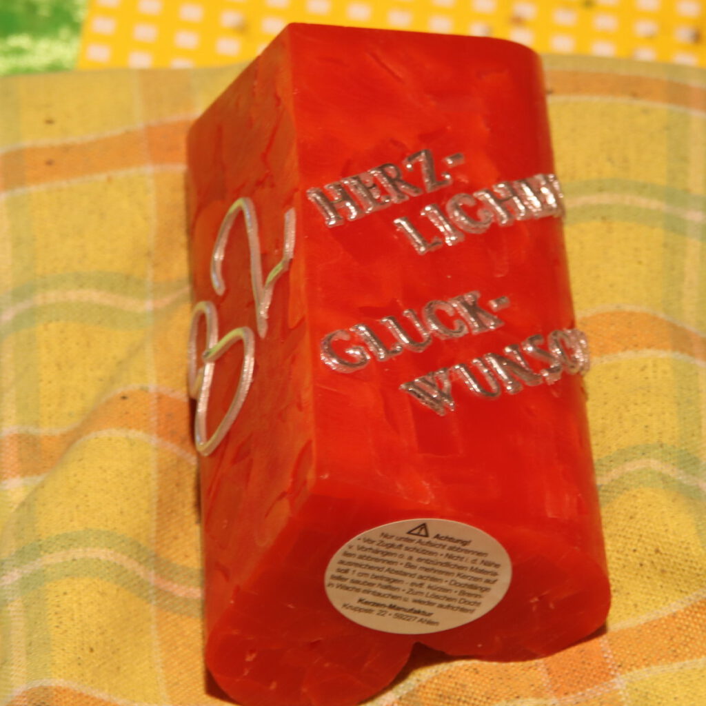 Personalisierte Kerzen als kleines Geschenk mit Echtwachsbuchstaben 065