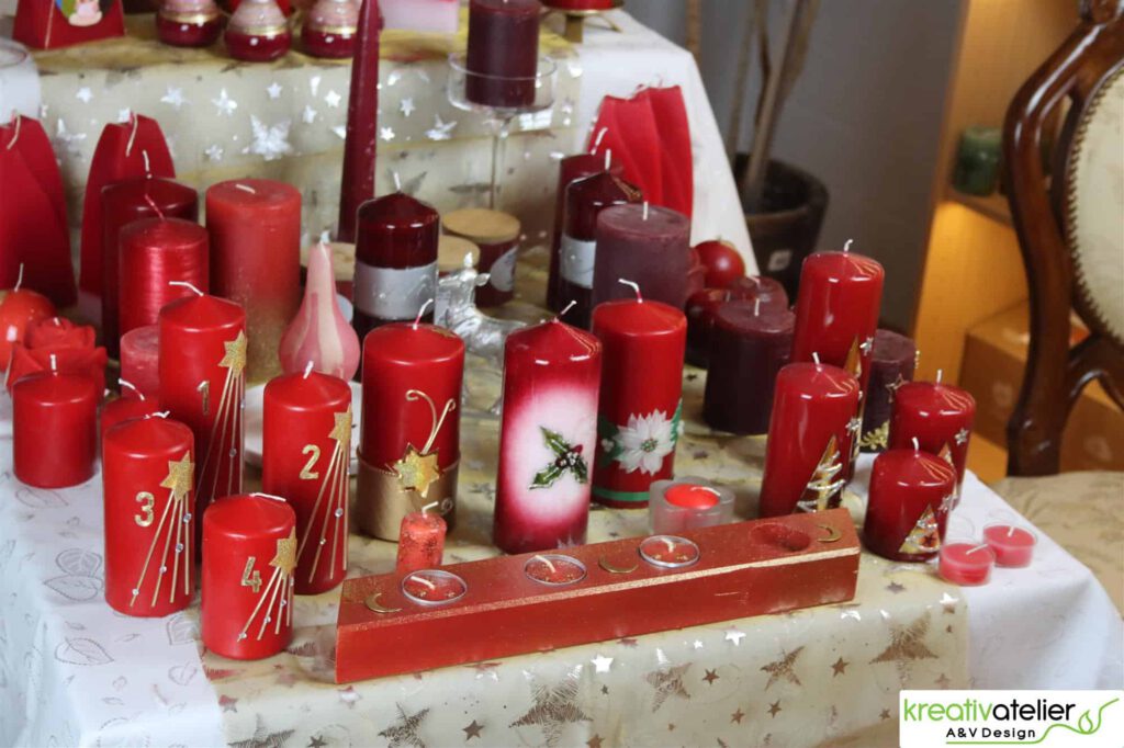 Weihnachtsmarkt fuer handgefertigte und verzierte Weihnachtskerzen 008
