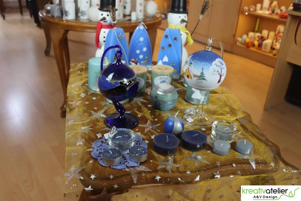 Weihnachtsmarkt fuer handgefertigte und verzierte Weihnachtskerzen 013
