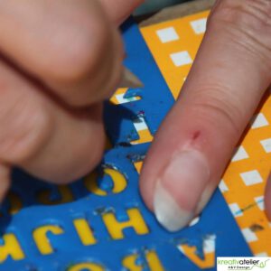Beschriftung mit farbigen Wachsbuchstaben LH Kerzenmanufaktur