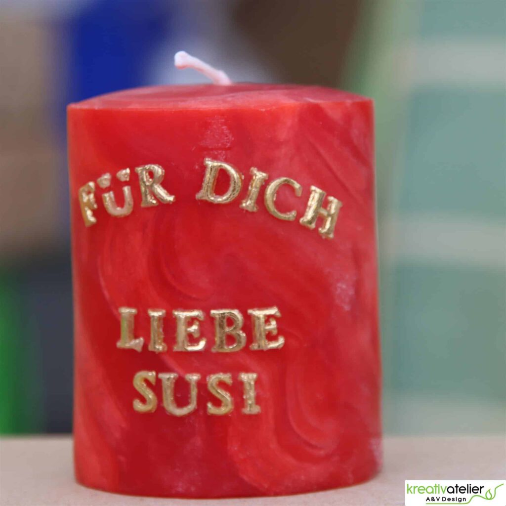 Beschriftung mit fertigen Wachsbuchstaben in Gold, Silber oder Weiss LH Kerzenmanufaktur