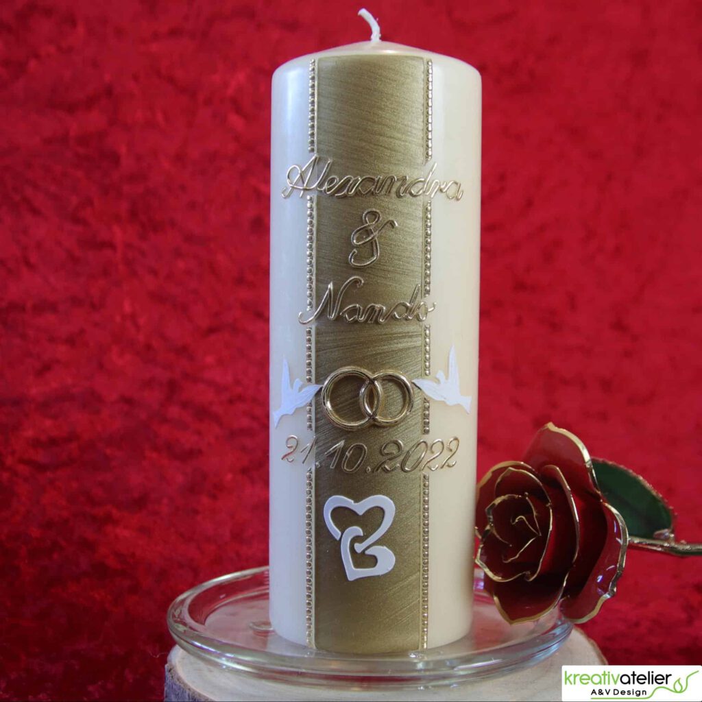 HK007 Hochzeitskerze in bisquit gold verziert mit Tauben Ringen und Herzchen 11