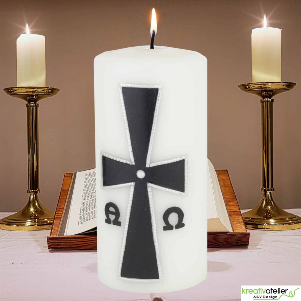 TG002 weisse Trauerkerze mit Kreuz schwarz silber verziert 09