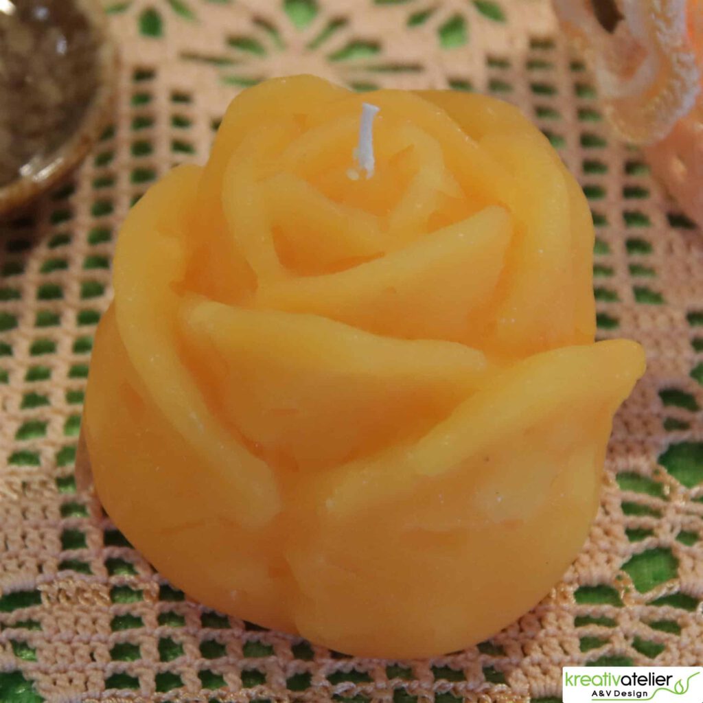 WW7443 305 Gelbe Rosenkerze Sonnengruss personalisierbare Kerze in Rosenknopsenform 05