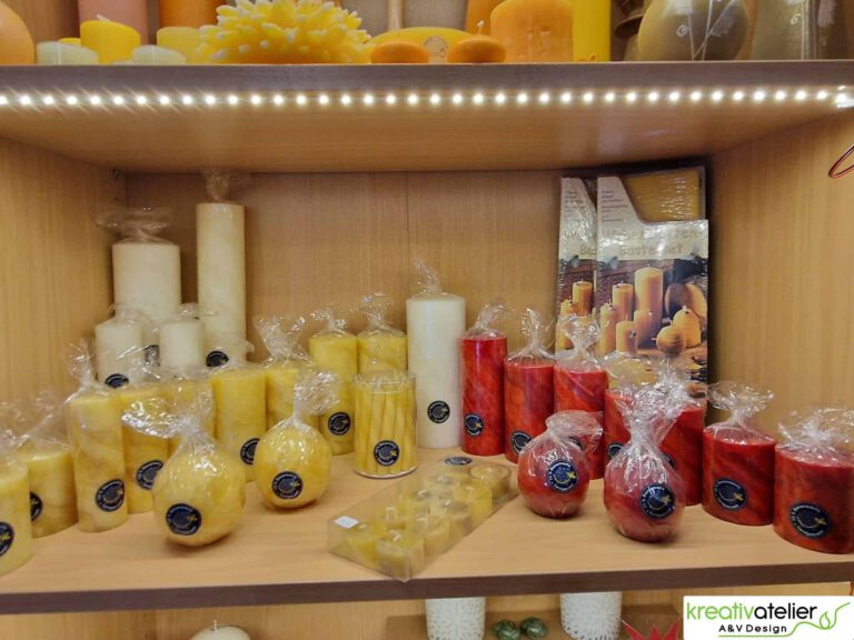 Der wohl größte Weihnachtsmarkt für handverzierte Kerzen in Lüdinghausen im Münsterland Weihnachtsmarkt fuer handgefertigte Weihnachtskerzen in Luedinghausen