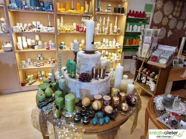 Der wohl größte Weihnachtsmarkt für handverzierte Kerzen in Lüdinghausen im Münsterland Weihnachtsmarkt fuer handgefertigte Weihnachtskerzen in Luedinghausen