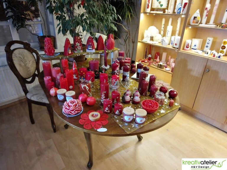 Der wohl größte Weihnachtsmarkt für handverzierte Kerzen in Lüdinghausen im Münsterland Weihnachtsmarkt fuer handgefertigte Weihnachtskerzen in Luedinghausen