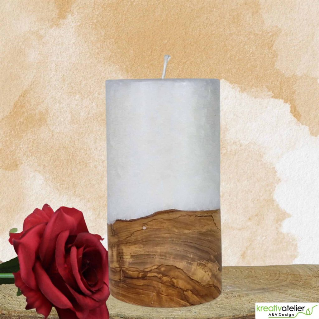 KHD80150 Stearinkerze mit Holzsockel und Docht Elegantes Design aus Wachs und Holz 03