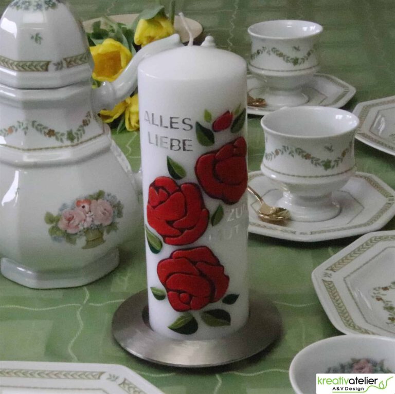 weisse Kerze zum Muttertag mit roten Rosen