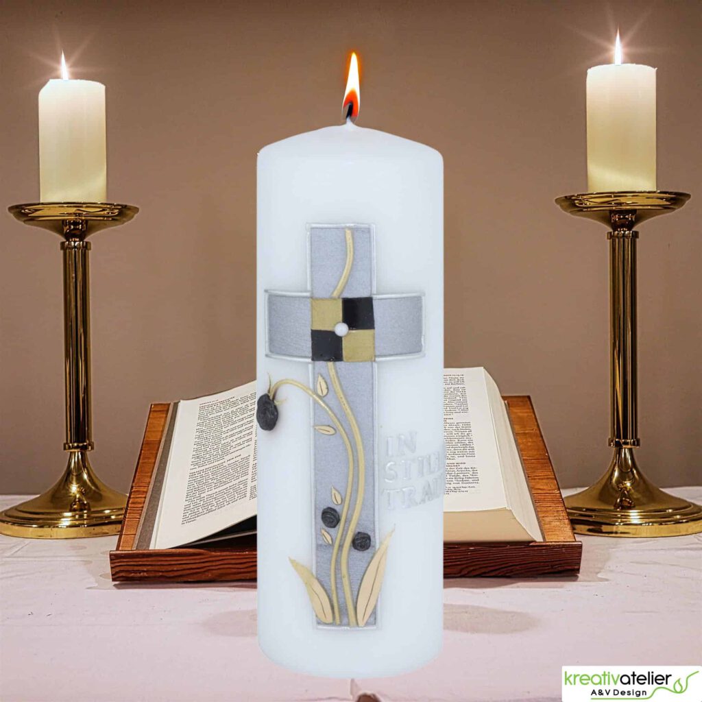 weisse Trauerkerze mit Kreuz In stiller Trauer, gross, silber gold verziert, Echtwachsbeschriftung