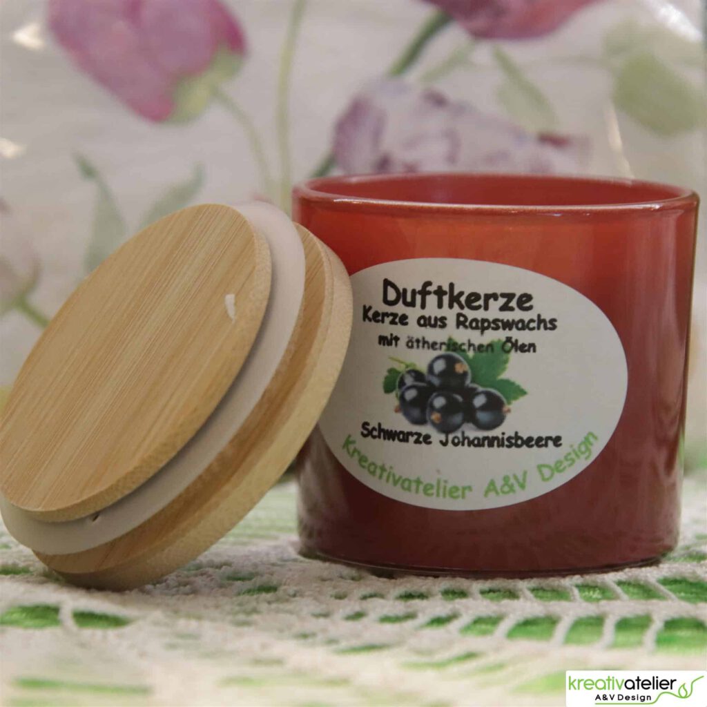 Duftkerze schwarze Johannisbeere in rotem Trendglas