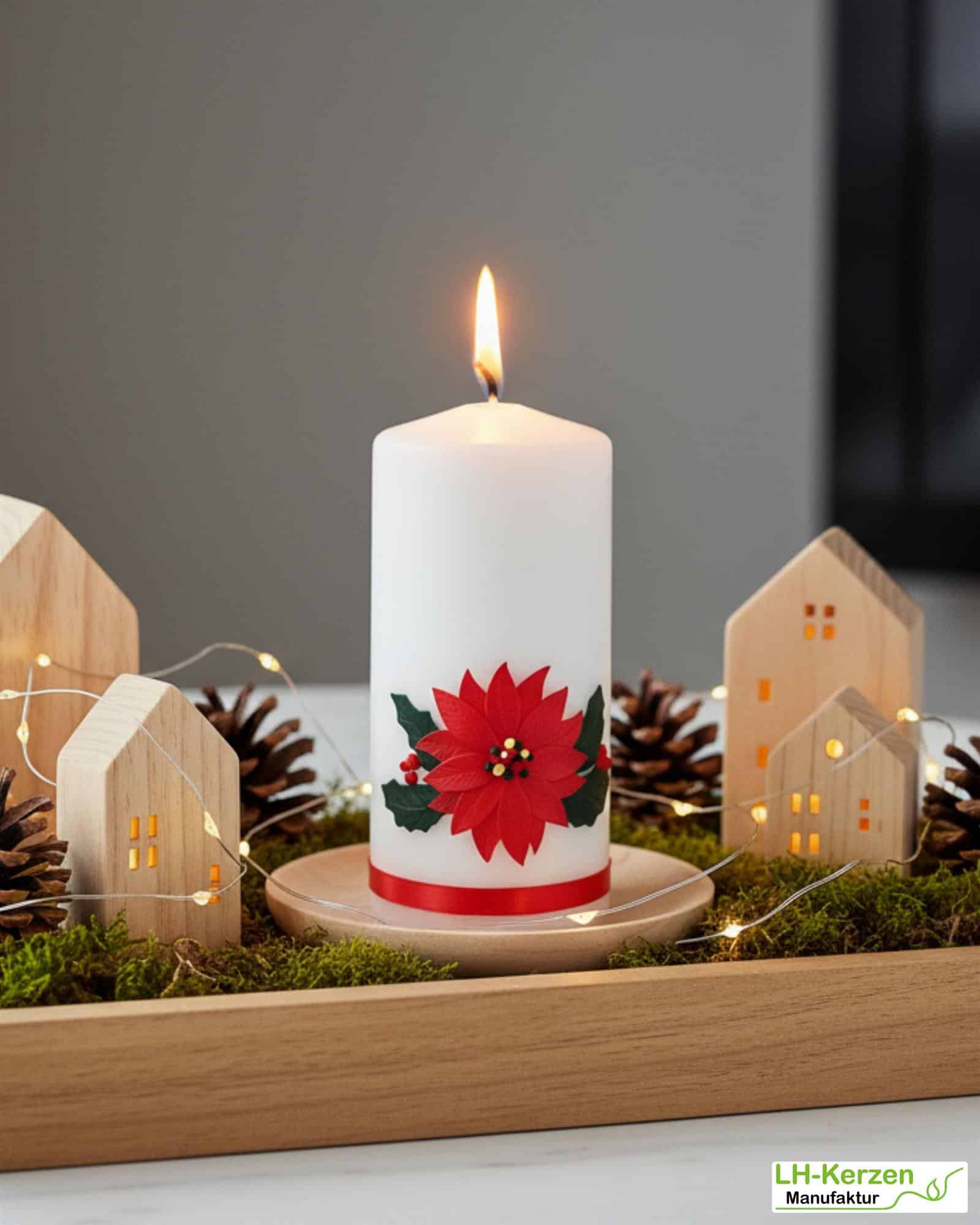 Weihnachtskerzen - weiß mit rotem Weihnachtsstern oder rot mit rosa-weißem Weihnachsstern