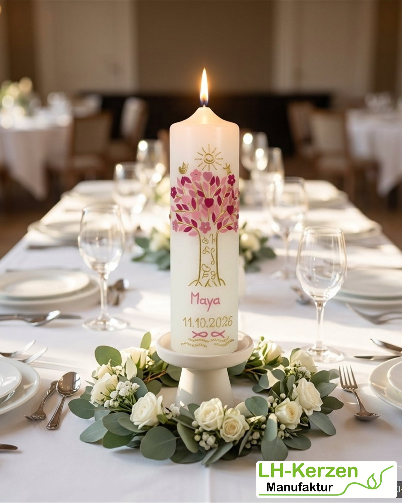 Taufkerze Lebensbaum in Rosa-Pink-Gold mit Sonne, Engeln und Fischen – handverziert
