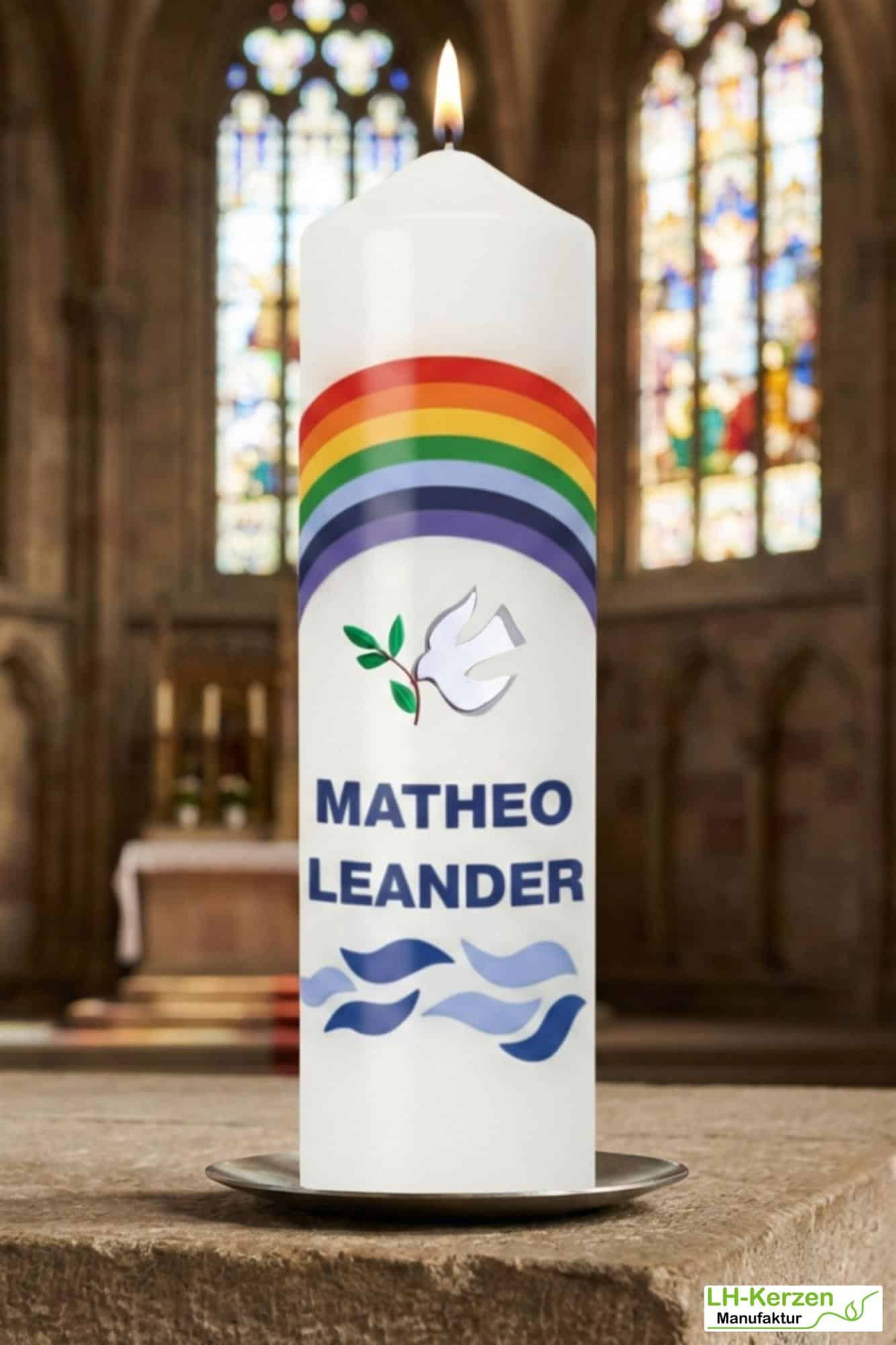 Taufkerze mit Regenbogen, Taube und Wellen, Stumpenkerze, personalisierbar mit Namen und Datum