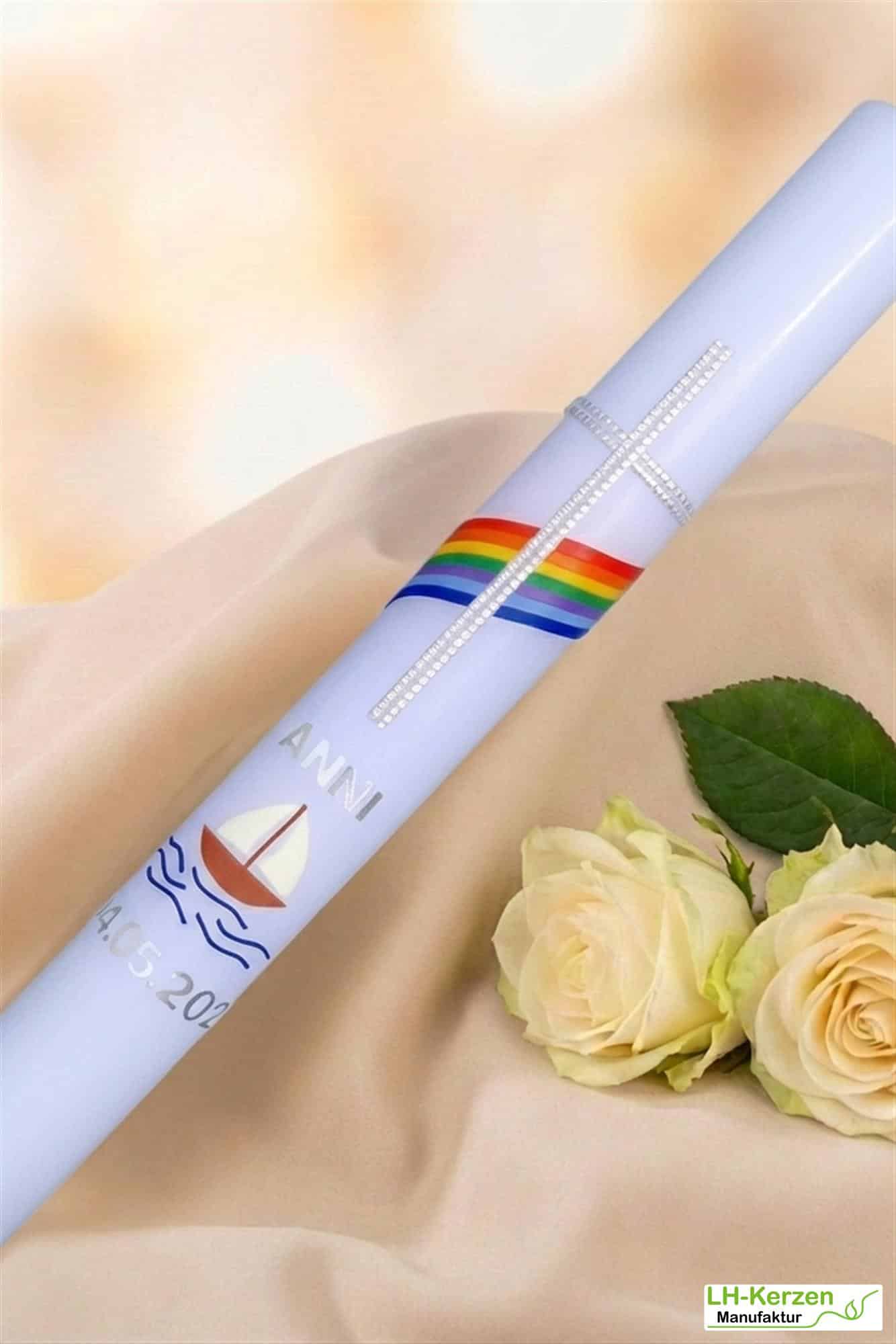 Schlanke Taufkerze Regenbogen mit Kreuz, Schiff & Wellen – handverziert, personalisierbar