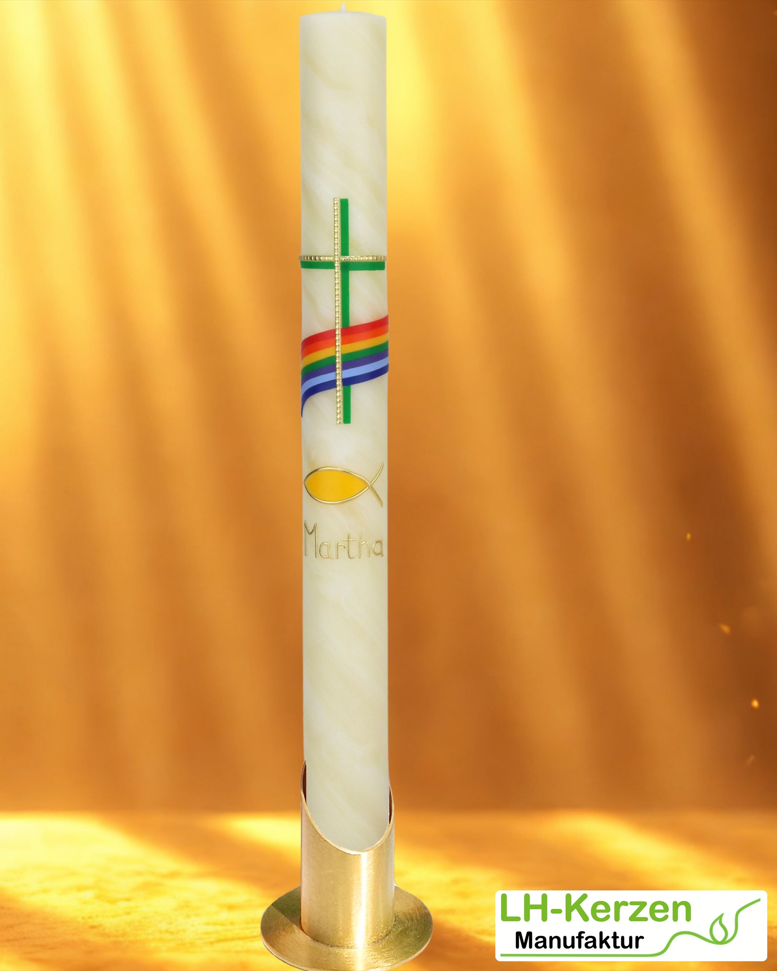 Bienenwachs-Taufkerze mit Regenbogen, grünem Kreuz und Fischsymbol – handverziert, personalisierbar