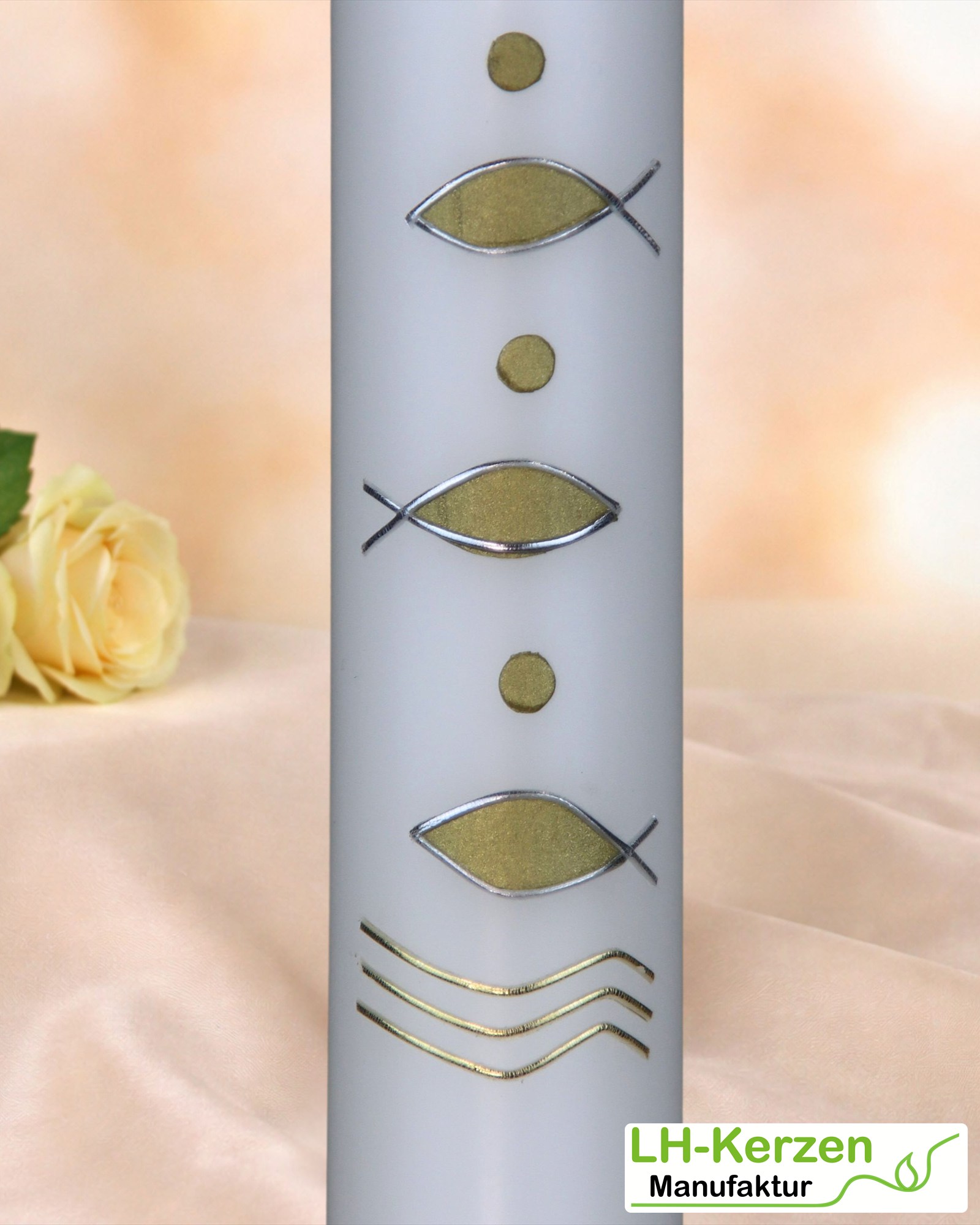 Schlanke Taufkerze mit goldenen Fischen, Wellen & Drahtschmuck – elegant & personalisierbar