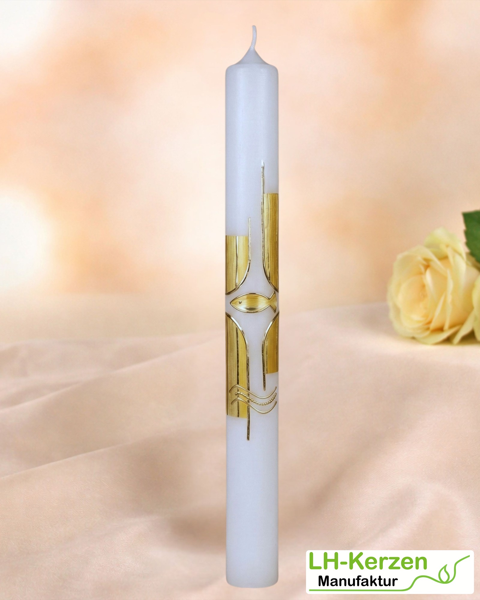 Schlanke Taufkerze mit goldenem Kreuz, Fischsymbol & Wellen – modern, personalisierbar