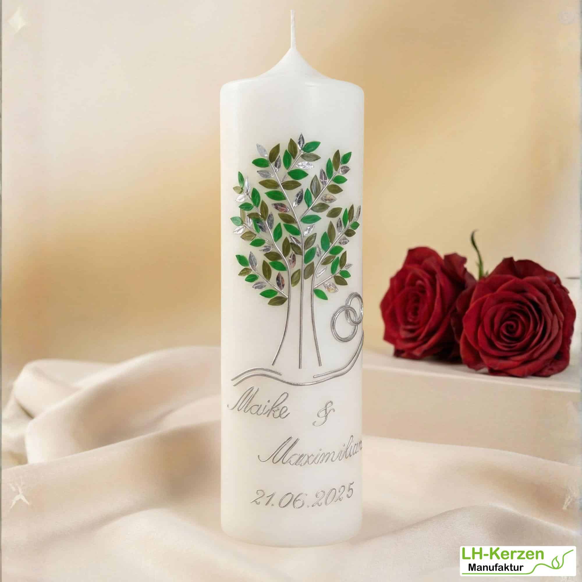 Unvergängliche Liebe – handveredelte Hochzeitskerze mit Lebensbaum & Ringen – personalisierbar