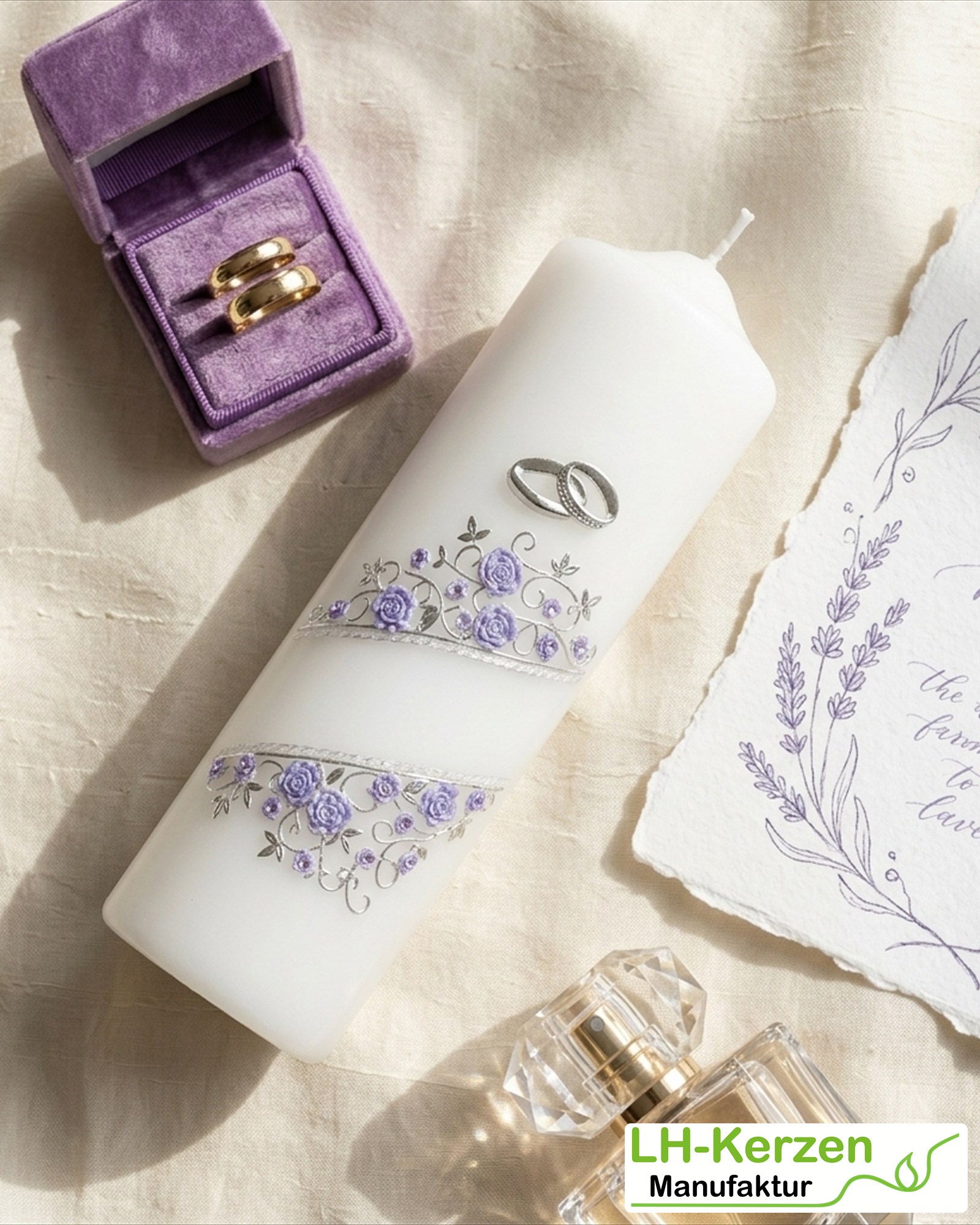Hochzeitskerze Blaue Rosen & Silberringe mit Blütenranken – personalisierbar