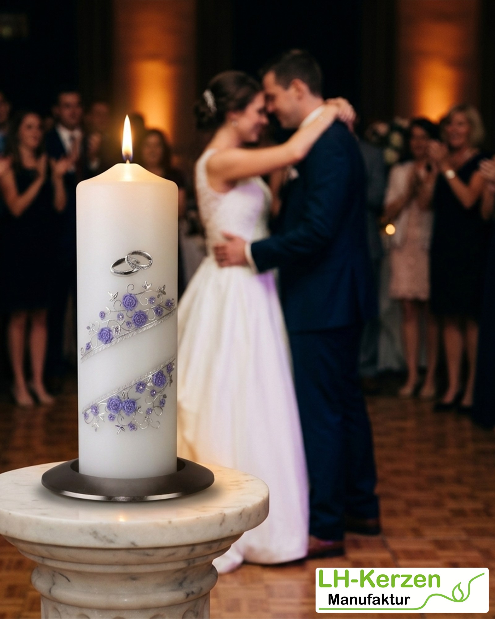 Hochzeitskerze Blaue Rosen & Silberringe mit Blütenranken – personalisierbar