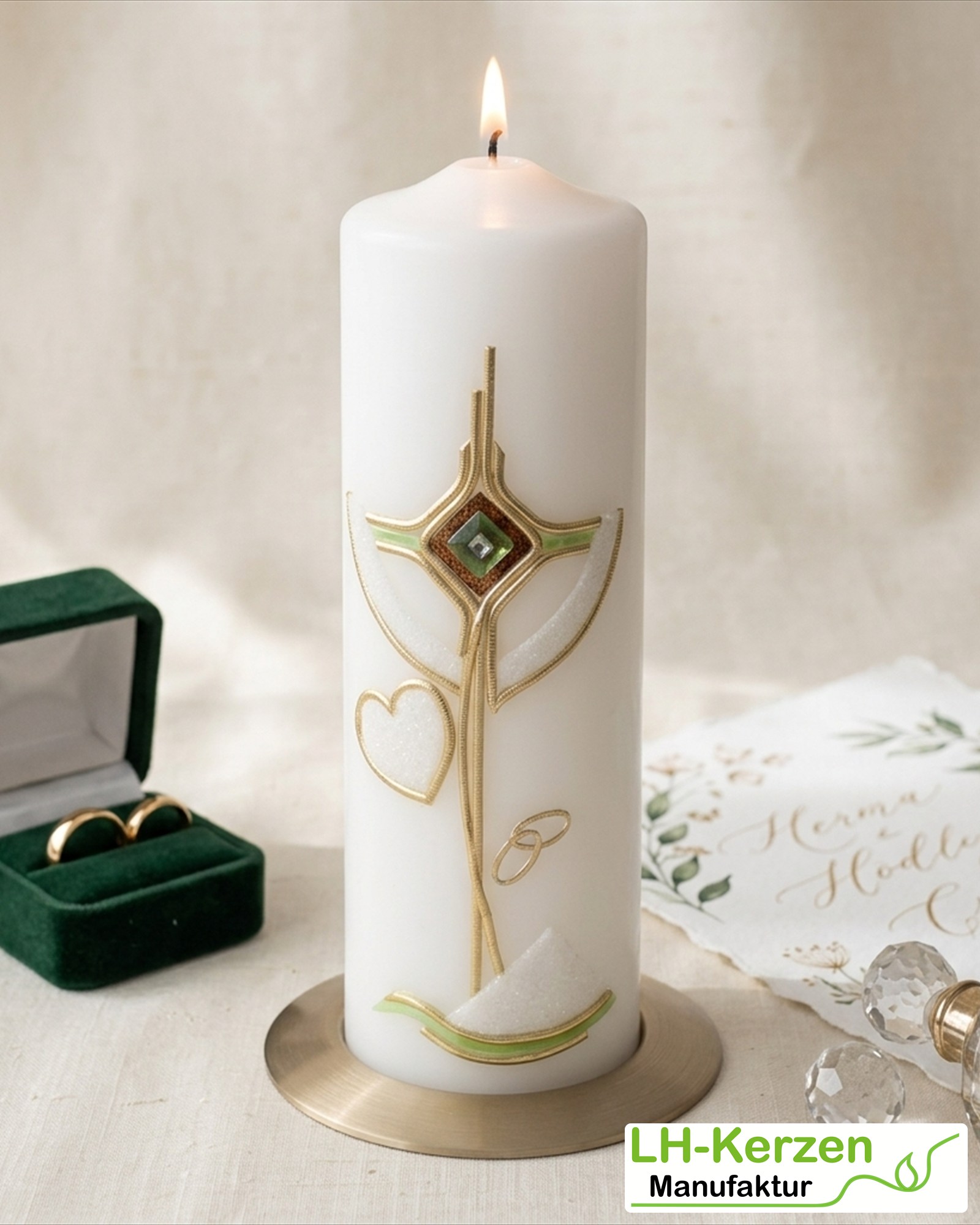 Hochzeitskerze Goldkreuz mit Herz & Ringen in Grün – personalisierbar