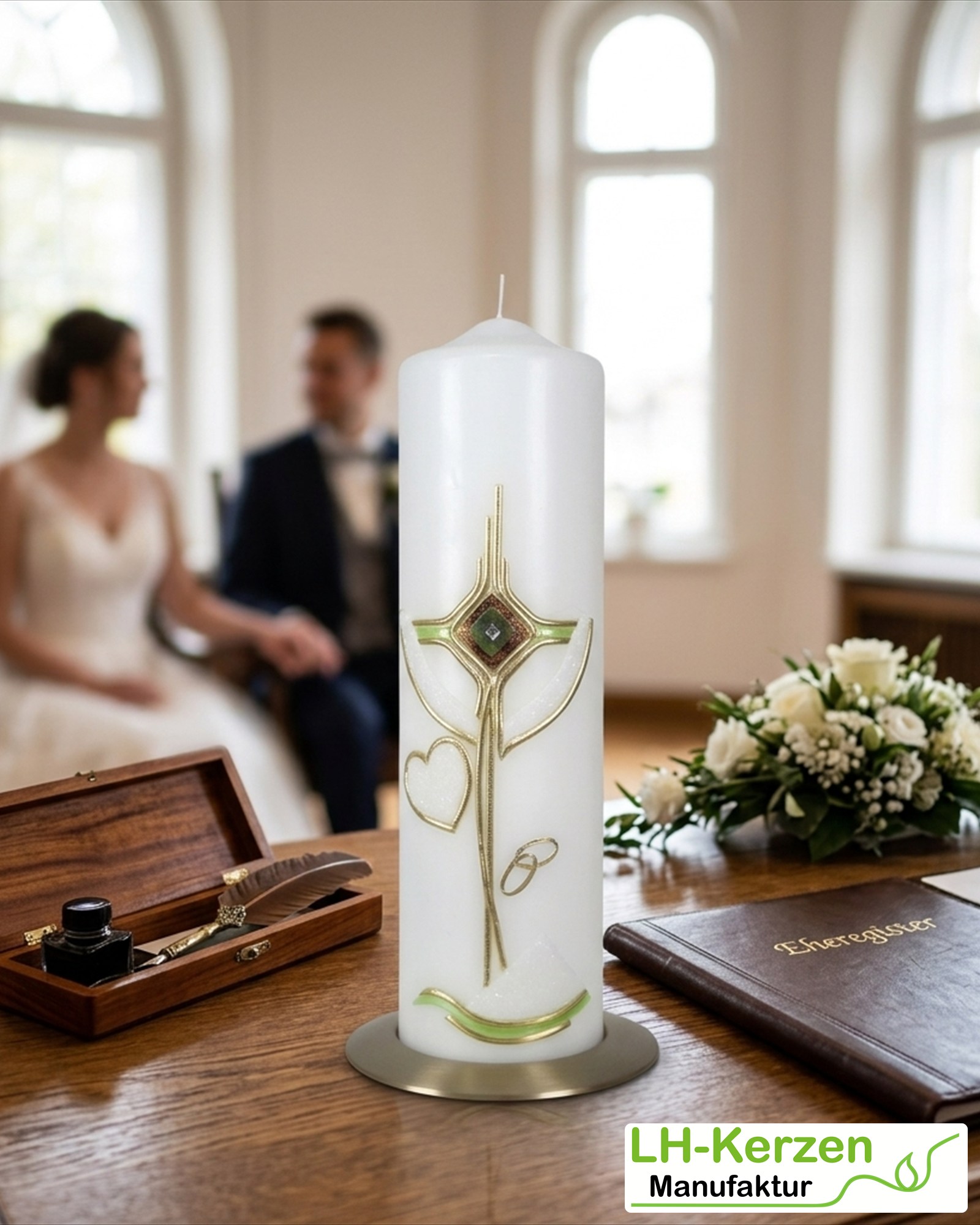 Hochzeitskerze Goldkreuz mit Herz & Ringen in Grün – personalisierbar