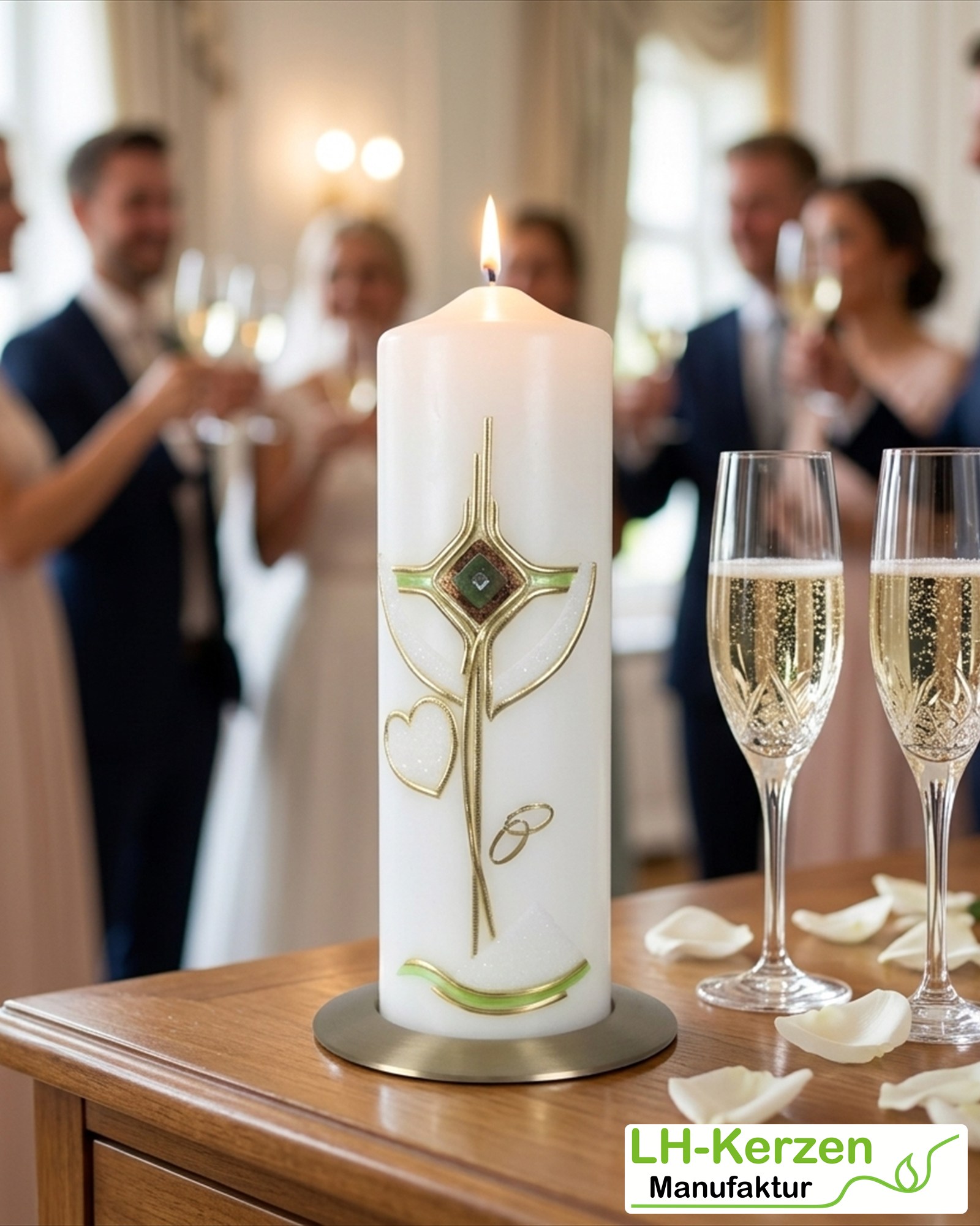 Hochzeitskerze Goldkreuz mit Herz & Ringen in Grün – personalisierbar