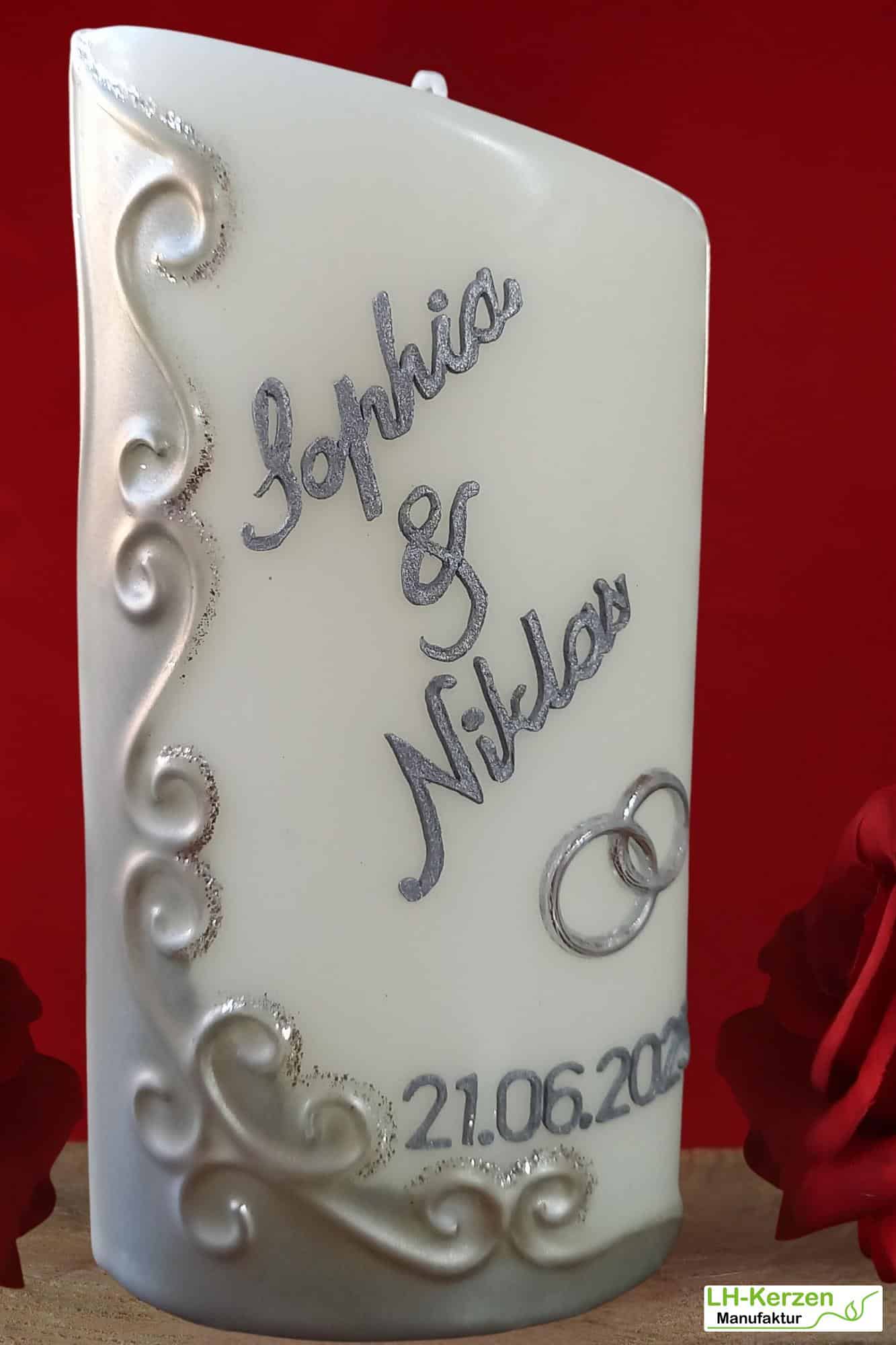 Moderne Hochzeitskerze "Silberglanz" ovale Formkerze mit silberner Verzierung personalisierbar