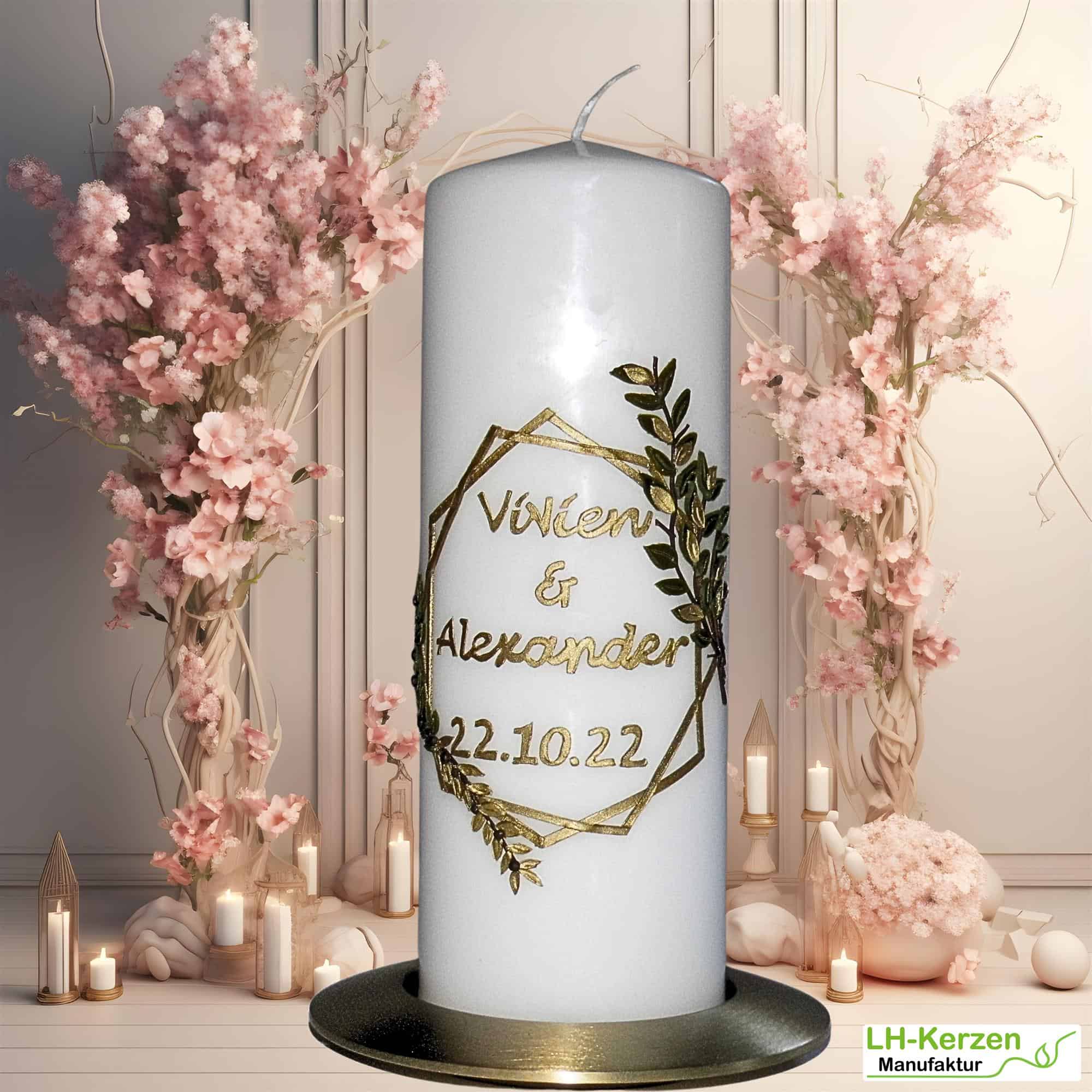Moderne Eleganz – handveredelte Hochzeitskerze mit Goldrahmen – personalisierbar