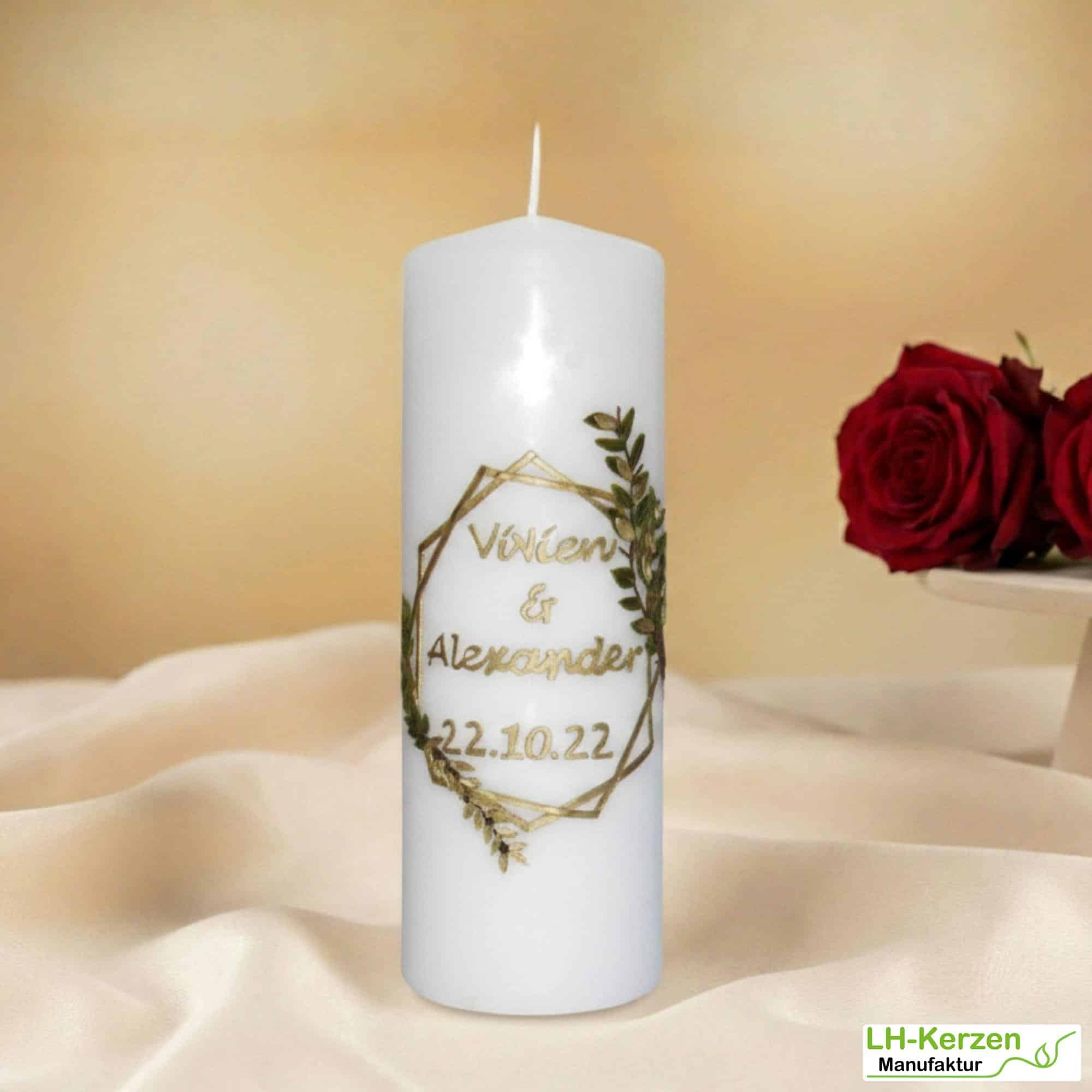 Moderne Eleganz – handveredelte Hochzeitskerze mit Goldrahmen – personalisierbar