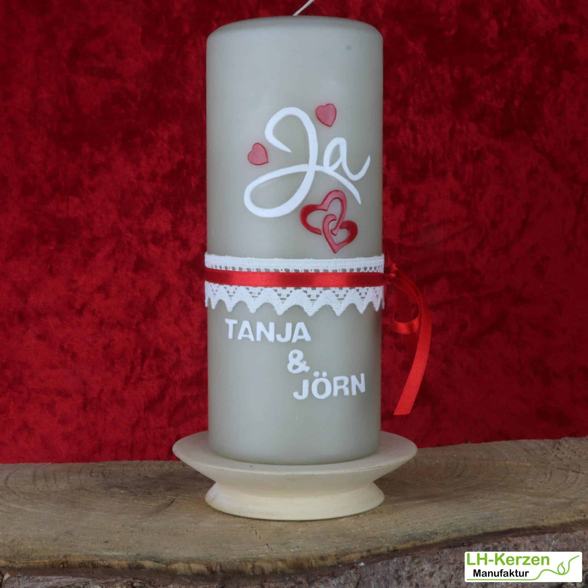 Hochzeitskerze vintage in taupe mit Schriftzug "Ja", Doppelherz und Klöppelspitze