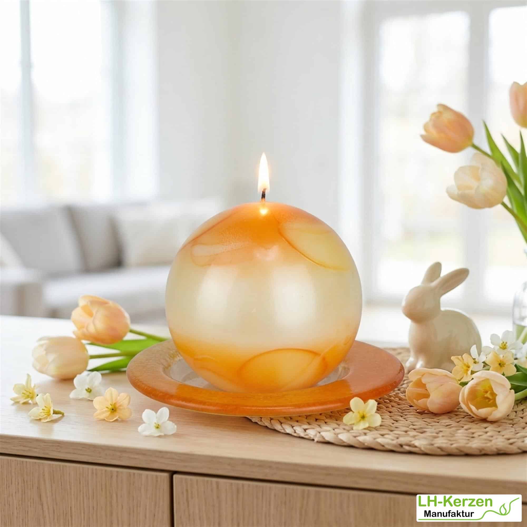 Kugelkerze in Weiß-Orange – moderne Designkerze mit sanfter Marmorierung