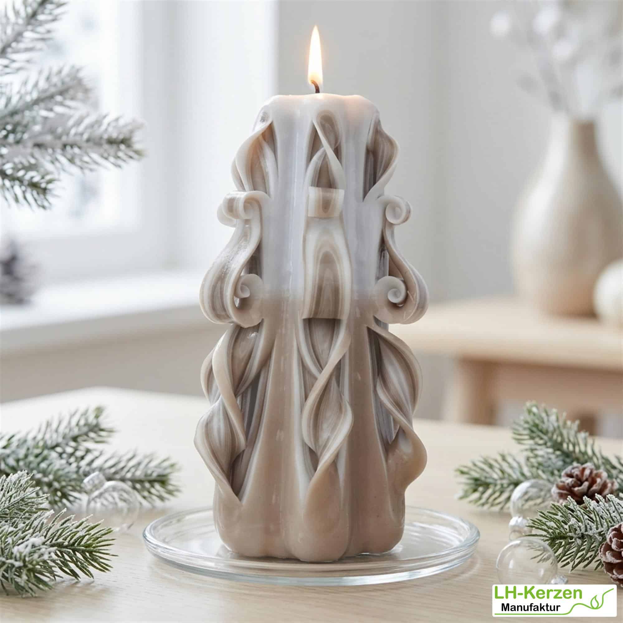 Baldur's Grace – Magische geschnitzte Kerze in Beige, ideal für besondere Anlässe und elegante Deko