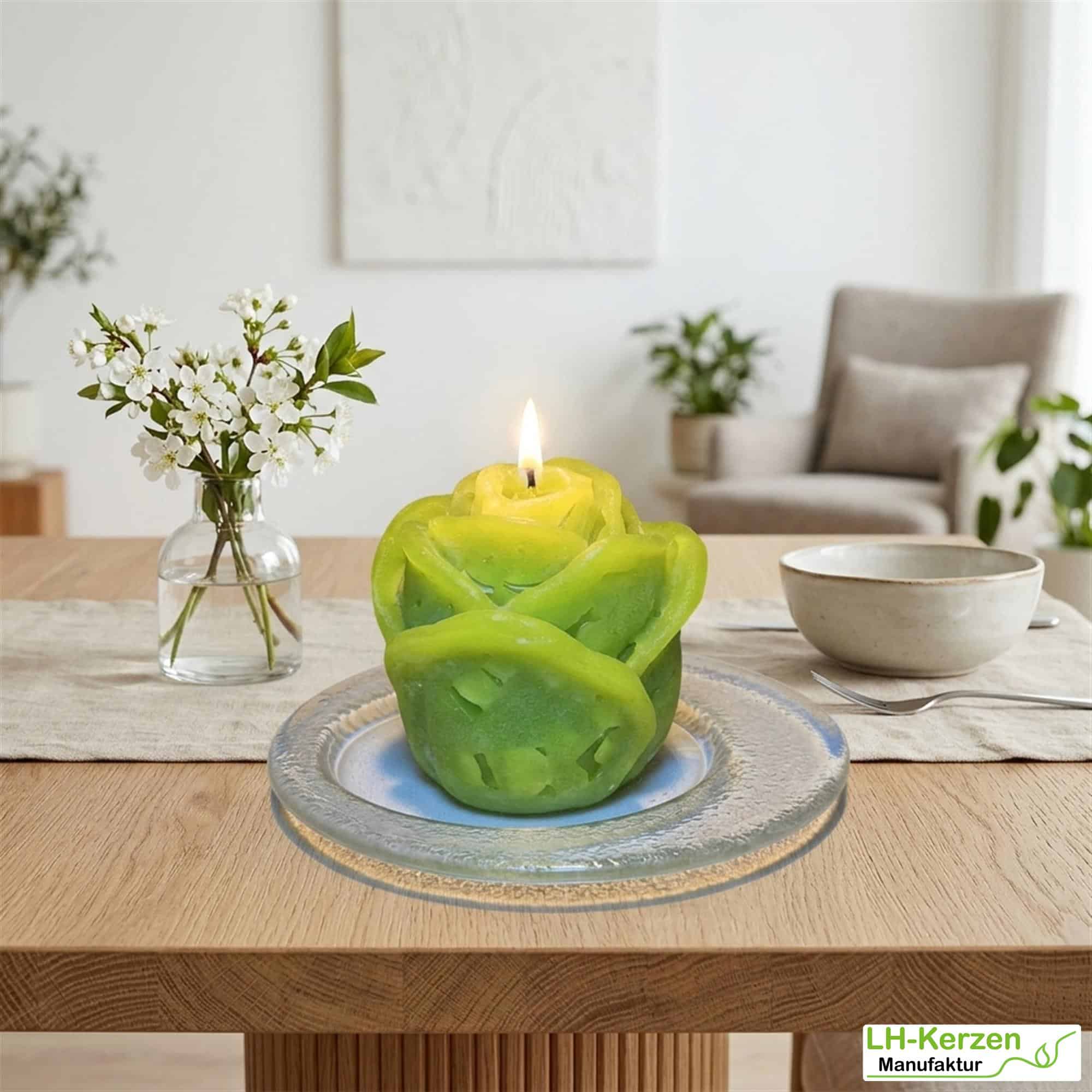 Grüne Rosenkerze "Frühlingsgeflüster", personalisierbare Kerze in Rosenknopsenform