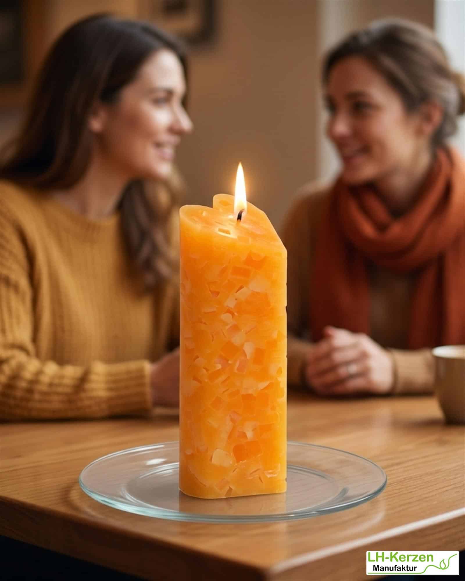 Gelbe Würfelwachskerze in Herzform, Herzkerze 'Sonnenschein', personalisierbar