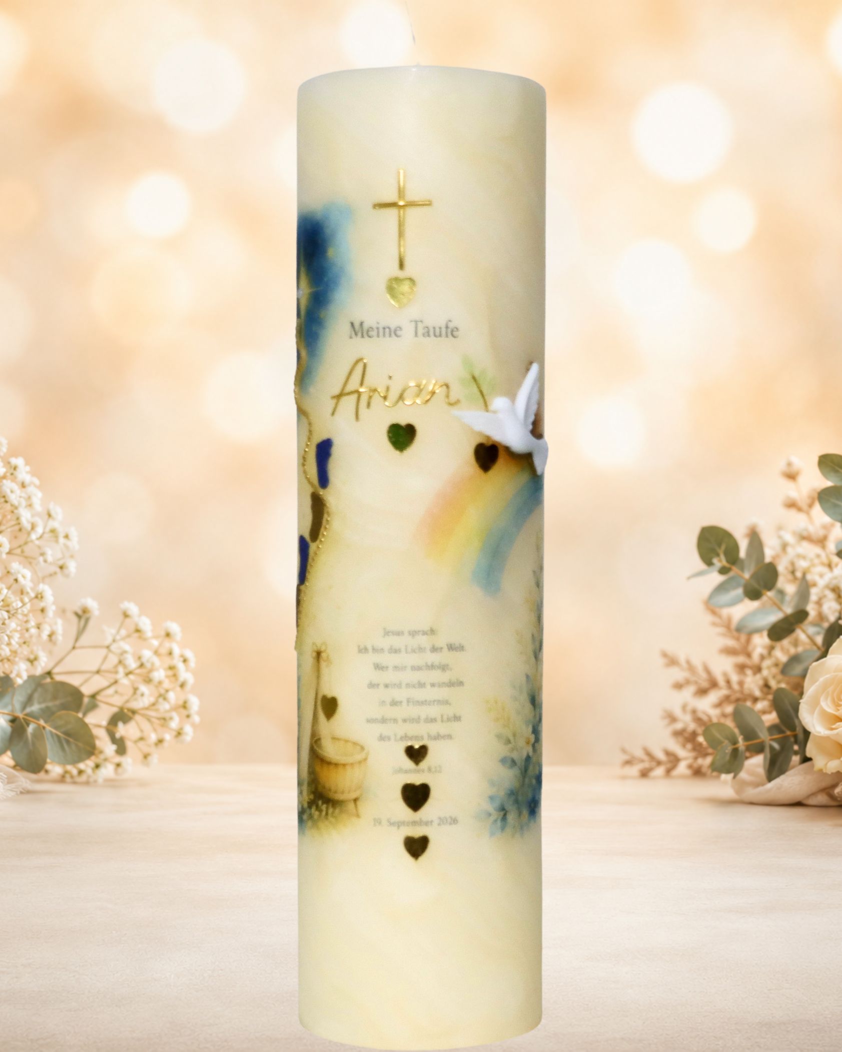 Arians individuelle Taufkerze Handverzierte Taufkerze mit Arians Namen, goldenem Kreuz, weißer Taube, Regenbogen und Herzen